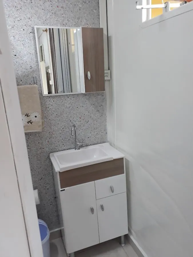 Homestay Kitinet Container Proximo Praia E Beto Carrero Penha